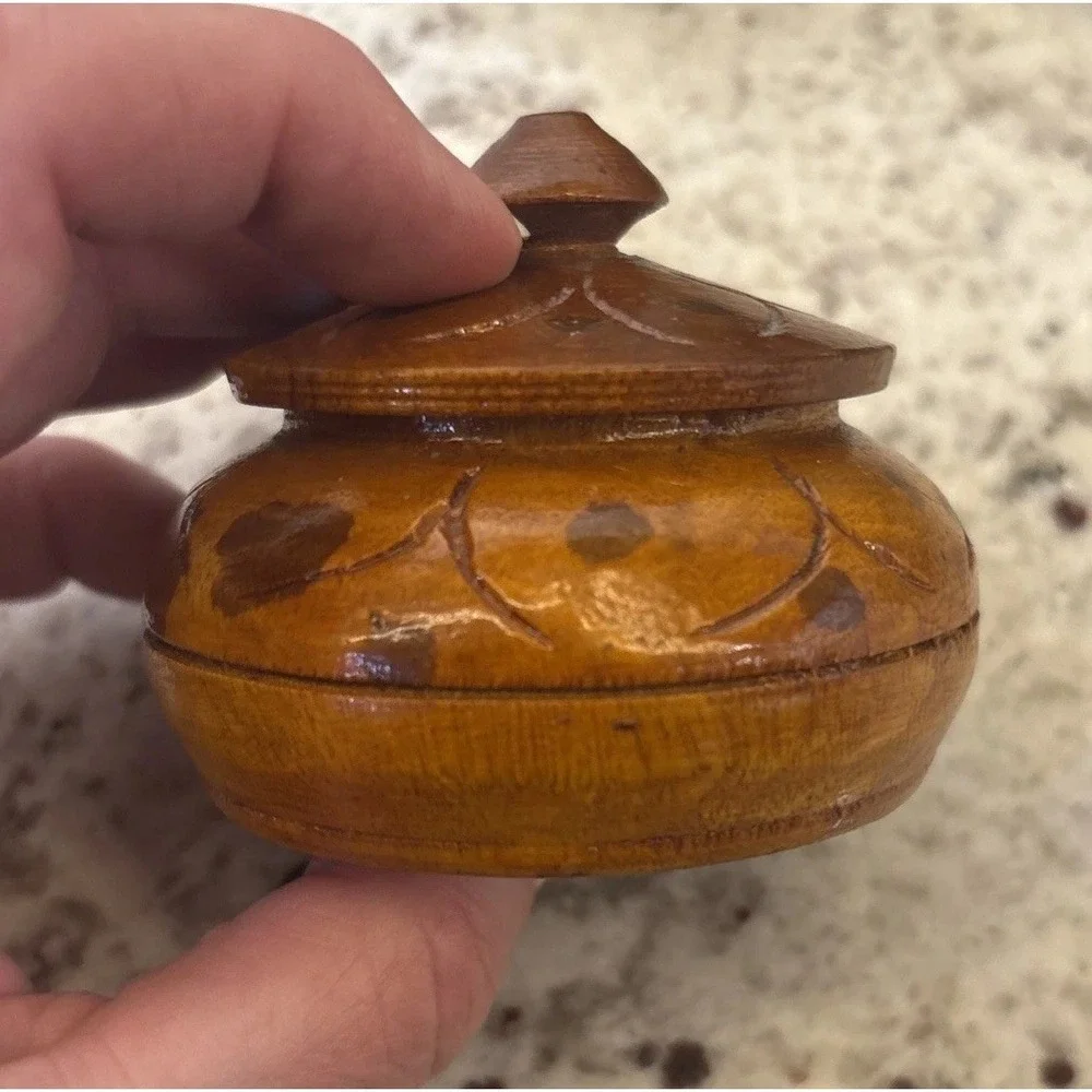 Vintage Wooden Handcrafted Carved Floral Pattern Trinket Jewelry Box‎